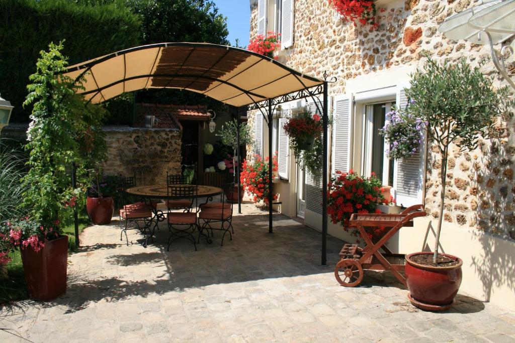 Gites Le Petit Nailly Magny-les-Hameaux Exteriör bild