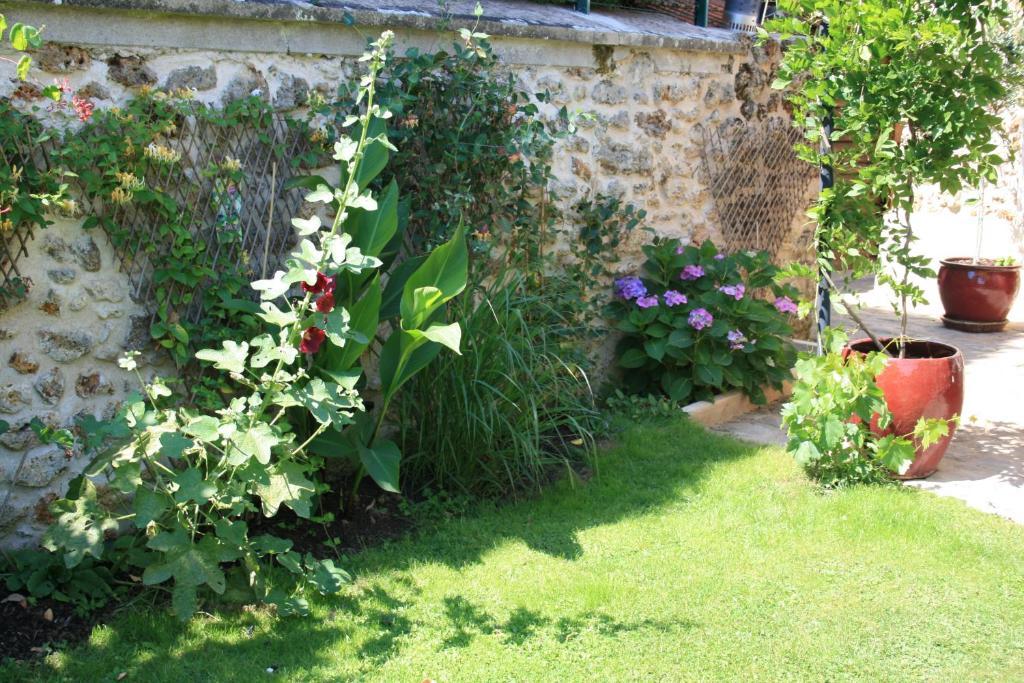 Gites Le Petit Nailly Magny-les-Hameaux Exteriör bild